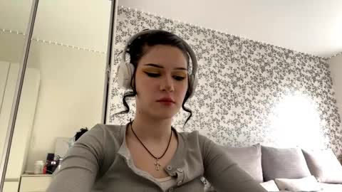 Mia 1st day here online show from 05.18.26
