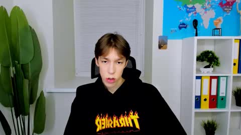 Snapshot of mark_branston chatting on 10.06.25 Mark online show from 10.06.25