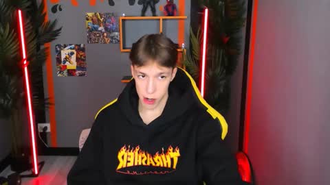 Snapshot of mark_branston chatting on 10.12.25 Mark online show from 10.12.25