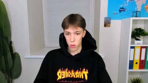 Snapshot of mark_branston chatting on 10.13.25 Mark online show from 10.13.25