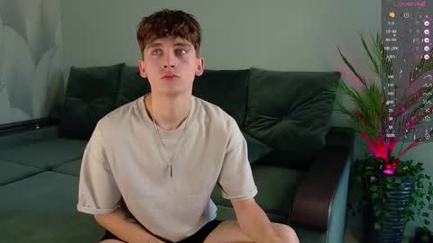 Snapshot of mark_safr chatting on 09.21.25 Mark online show from 09.21.25