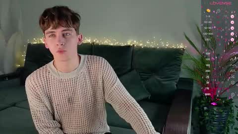 Snapshot of mark_safr chatting on 09.23.25 Mark online show from 09.23.25