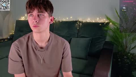 Snapshot of mark_safr chatting on 09.30.25 Mark online show from 09.30.25