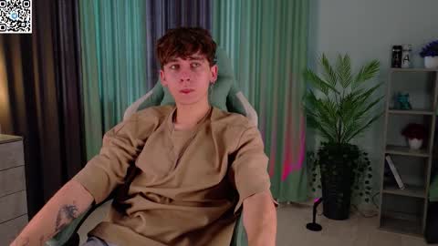 Snapshot of mark_safr chatting on 10.05.25 Mark online show from 10.05.25