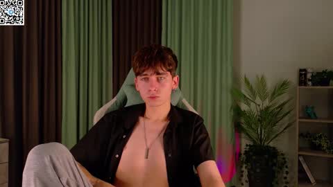 Snapshot of mark_safr chatting on 10.05.25 Mark online show from 10.05.25