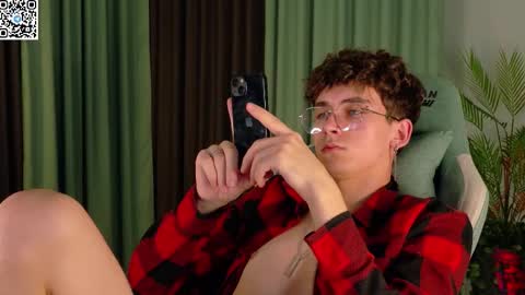 Snapshot of mark_safr chatting on 10.06.25 Mark online show from 10.06.25