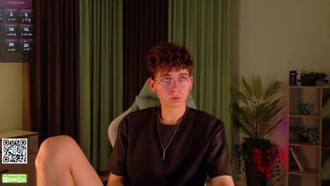 Snapshot of mark_safr chatting on 10.08.25 Mark online show from 10.08.25