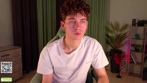 Snapshot of mark_safr chatting on 10.10.25 Mark online show from 10.10.25