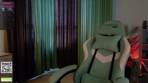 Snapshot of mark_safr chatting on 10.14.25 Mark online show from 10.14.25