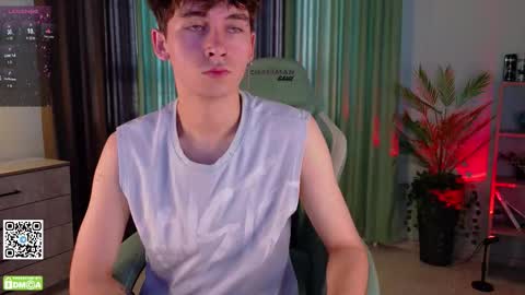 Snapshot of mark_safr chatting on 10.15.25 Mark online show from 10.15.25