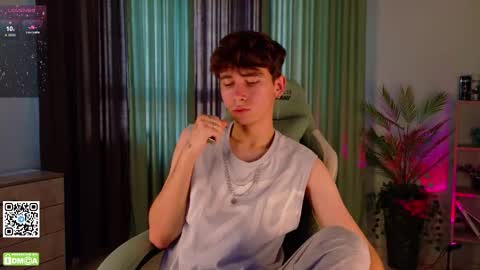 Snapshot of mark_safr chatting on 10.16.25 Mark online show from 10.16.25