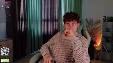 Snapshot of mark_safr chatting on 10.23.25 Mark online show from 10.23.25