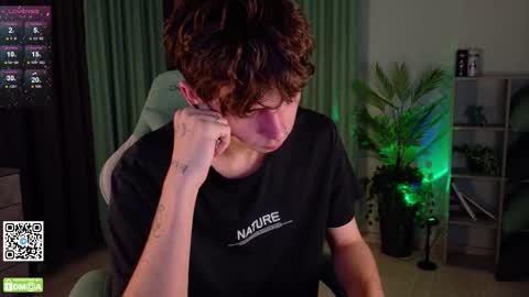 Snapshot of mark_safr chatting on 10.28.25 Mark online show from 10.28.25