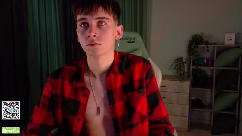 Snapshot of mark_safr chatting on 11.12.25 Mark online show from 11.12.25