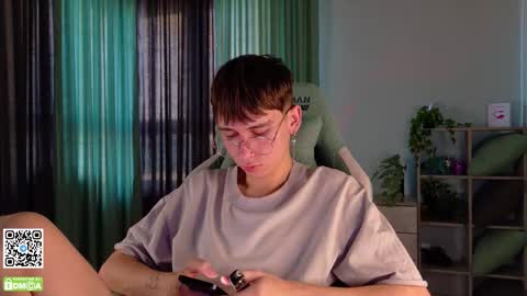 Snapshot of mark_safr chatting on 11.16.25 Mark online show from 11.16.25