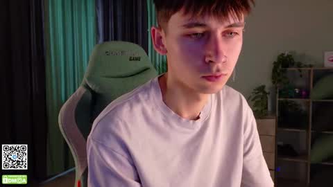 Snapshot of mark_safr chatting on 11.18.25 Mark online show from 11.18.25