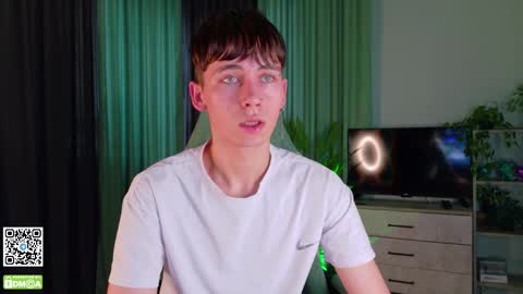 Snapshot of mark_safr chatting on 11.27.25 Mark online show from 11.27.25