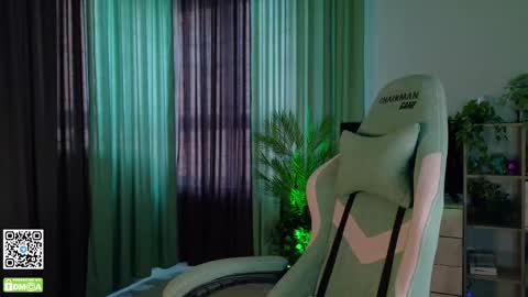 Snapshot of mark_safr chatting on 11.29.25 Mark online show from 11.29.25