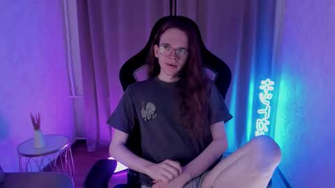 Snapshot of markglover chatting on 12.03.25 Mark online show from 12.03.25