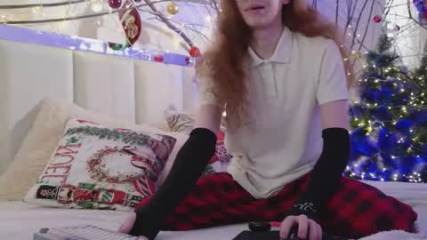 Snapshot of markglover chatting on 12.17.25 Mark online show from 12.17.25