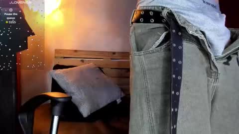 Snapshot of markuss___ chatting on 12.19.25 markuss___ online show from 12.19.25