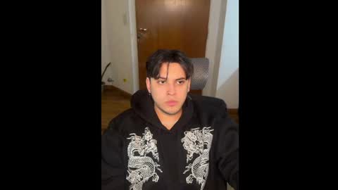 Snapshot of markuss_b chatting on 06.19.26 markuss_b online show from 06.19.26