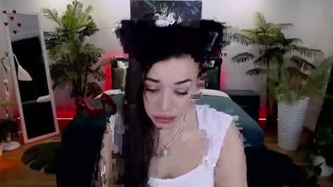 Snapshot of marladewis chatting on 12.15.25 MarlaDewis online show from 12.15.25