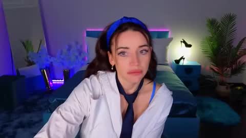 Snapshot of marladewis chatting on 12.22.25 MarlaDewis online show from 12.22.25