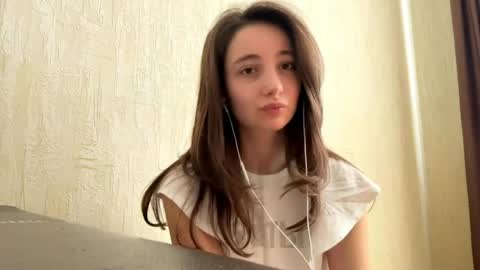 Mia online show from 04.29.26