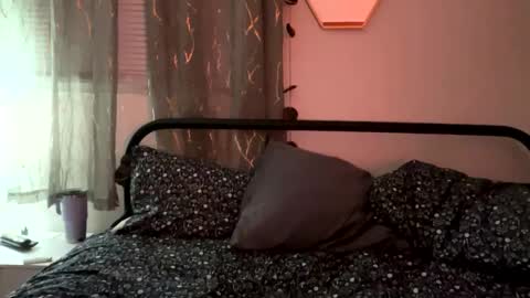 Snapshot of maroon_moon chatting on 02.15.25 maroon_moon online show from 02.15.25