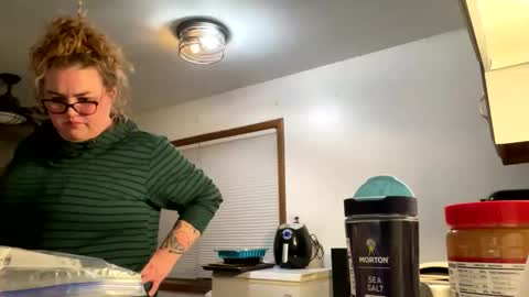 Snapshot of maroon_moon chatting on 02.21.25 maroon_moon online show from 02.21.25