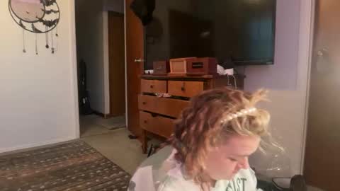 Snapshot of maroon_moon chatting on 11.01.25 maroon_moon online show from 11.01.25