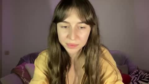 Snapshot of maroonaaa chatting on 11.05.25 Mary online show from 11.05.25