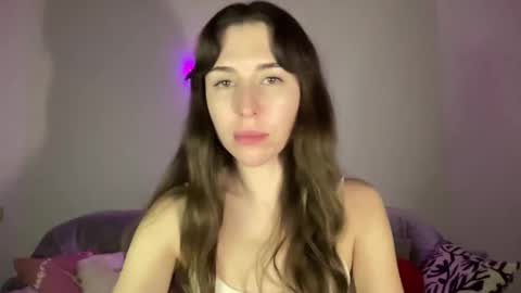 Snapshot of maroonaaa chatting on 11.20.25 Mary online show from 11.20.25