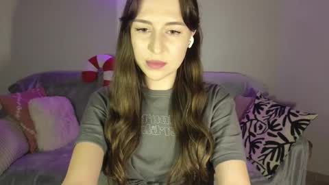 Snapshot of maroonaaa chatting on 11.29.25 Mary online show from 11.29.25