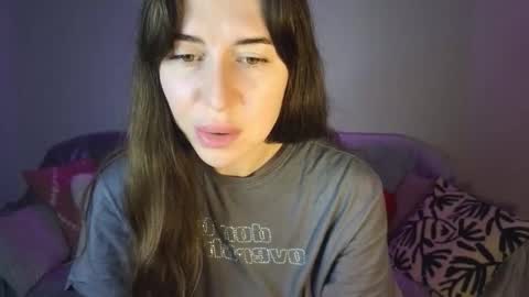 Snapshot of maroonaaa chatting on 11.30.25 Mary online show from 11.30.25