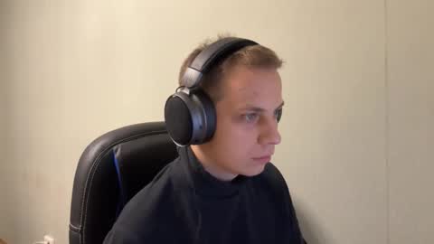 Snapshot of maroooa chatting on 12.17.25 Marko online show from 12.17.25