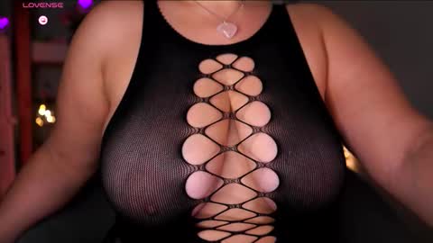 Maria  online broadcast from Tuesday to Suturday from 6 pm to 12 pm Germany time Sunday-Monday offline online show from 10.08.25