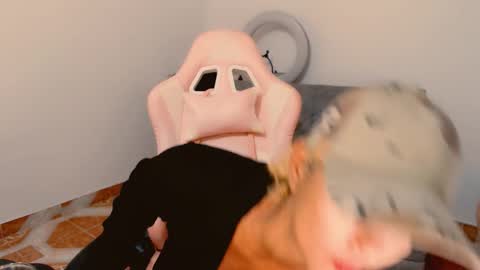 Snapshot of marryme00 chatting on 12.22.25 May online show from 12.22.25