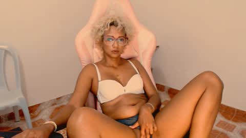 Snapshot of marryme00 chatting on 02.18.26 May online show from 02.18.26