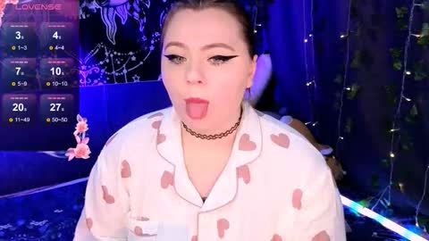 Snapshot of marshmallowbeauty_ chatting on 11.15.25 marshmallowbeauty_ online show from 11.15.25