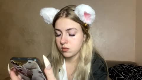 Snapshot of martadoe chatting on 10.28.25 Marta online show from 10.28.25