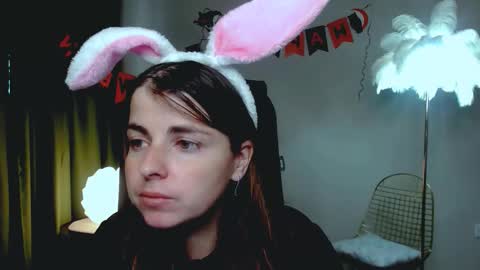 Snapshot of martaedams chatting on 10.22.25 martaedams online show from 10.22.25