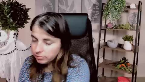 Snapshot of martaedams chatting on 11.04.25 martaedams online show from 11.04.25