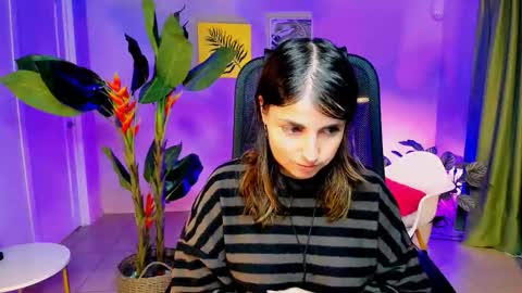 Snapshot of martaedams chatting on 11.18.25 martaedams online show from 11.18.25