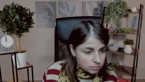 Snapshot of martaedams chatting on 11.26.25 martaedams online show from 11.26.25