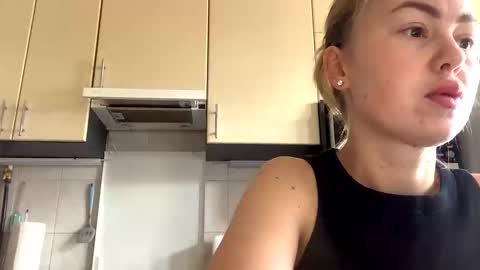 Snapshot of martaluna_ chatting on 10.29.25 Marta online show from 10.29.25