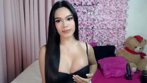 Snapshot of martha_fox chatting on 03.04.25 DONT FORGET TO FOLLOW ME AND GIVE ME A THUMBS UP GUYS- martha online show from 03.04.25