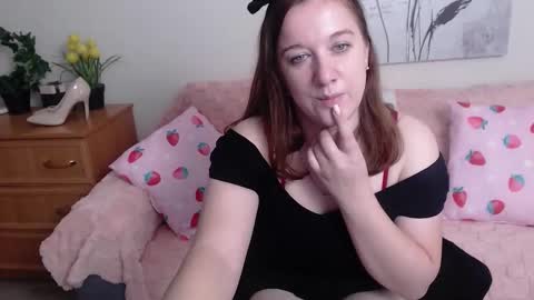 Snapshot of marthasimons chatting on 11.20.25 Martha online show from 11.20.25