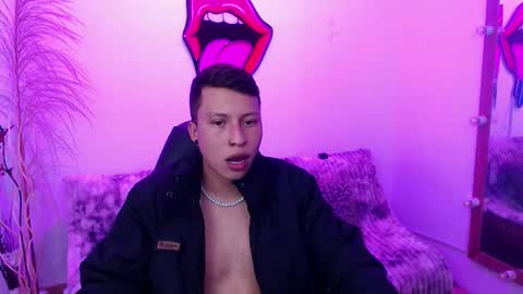 Snapshot of martin_west chatting on 10.22.25 Martin  online show from 10.22.25